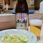 とり新 - お酒①アサヒスーパードライ(瓶ビール)(税込605円)
①ザク切り甘藍《お通し》(税込0円)