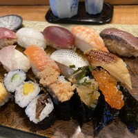 東鮨 新店 - 軍艦はシャリ大にはなっていない