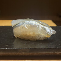 鮨処 やまと - 昆布締め細魚に葱生姜