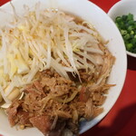ラーメン二郎 - ラーメン半分＋青ネギショウガ半分崩