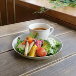 MaSiLo cafe - 彩も美しい前菜のサラダ｡