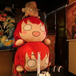 満月 - ラブライブ！のポスターやぬいぐるみが多数飾られる