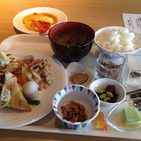 スカイグリルブッフェレストラン空桜 - 7月18日の朝食バイキング。和食バージョンにしてみました。