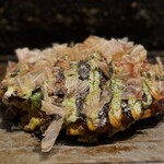 お好み焼きもみじ - 「カスブタ玉」 1,397円  油カスの焼き加減が最高( ˃̵ᴗ˂̵ )