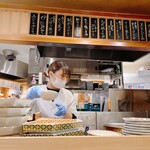 魚屋スタンドふじ子 - 店舗内観①