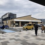 高知名物 日曜市のいも天  - サニーマートととさのさとの店舗側から撮影