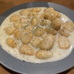 ウルスブラン - ◎揚げニョッキ　〜はちみつとゴルゴンゾーラソース〜　８８０円　税込