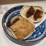 よしみつ - 最中の中身です。想像と違いすぎますよね。美味しかったですよ。