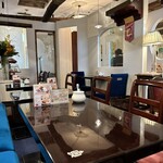 銀座みゆき館 - 季節のお花が飾られた、清潔感のある店内