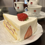 銀座みゆき館 銀座本店 - ストロベリージェノワーズ、後ろ姿