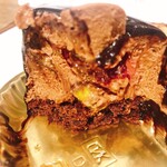 フジウ - 黄緑色に光るピスタチオ発見✨