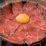 肉たらしぃ - とろけるローストビーフ丼定食大