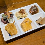 酒と肴のぬくもり宿 おふろ - お刺身1品＆おつまみ4点盛り