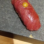 鮨 琥珀 - 赤身(マスタード)