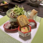 海山 - 前菜にお蕎麦とパンがある❗️