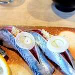 魚金寿司 すゞ木 - 鰯は2貫。