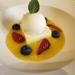 かまくら いち - 杏仁豆腐マンゴースープとココナッツソルベ。