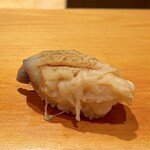 鮨 はしもと - ホッキ貝
      モフモフとして豊かな甘み、貝らしい風味も良く実に美味！