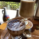 ニーノ カフェ - カフェラッテ/マロッキーノ