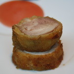 イル ギオットーネ ディ ピュー - やわらかい鶏ロートロのパン粉焼き、水ナスとトマト
      ルっこら、パルミジャーノレッジャーノ　トマトフォンデュのクスクス添え
      と言う名前のメインディッシュ