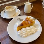 ミッキーズ カフェ - ・ブレンドコーヒー(HOT)
・パンプキンパイ