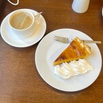 ミッキーズ カフェ - ・ブレンドコーヒー(HOT)
・パンプキンパイ