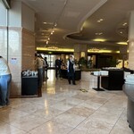 仙台国際ホテル - ロビーエントランスのカフェが朝食会場。