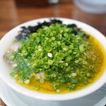 無冠 - 料理写真:牡蠣塩ラーメン800円　ネギ増し100