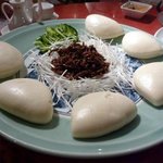 悠苑 - 牛肉の甘ミソ蒸しパン添え