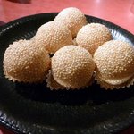 悠苑 - 蓮の実餡のゴマ団子