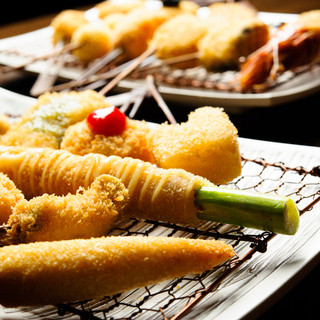 【名物】桃屋の串揚げは丁寧に仕込んでおります。