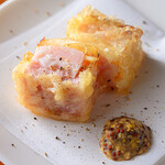 天ぷらバル 天むす 銀座 たけぞう - 熟成厚切りベーコン天ぷら