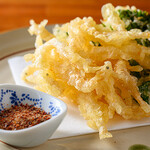 天ぷらバル 天むす 銀座 たけぞう - 白魚と菜の花天ぷら