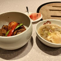 肉や大善 知立クロスゲート店 - A-5ブランド牛 サーロイン丼と肉すい