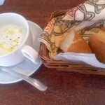 ル ロンド ボーズ - セットの冷スープとパン