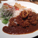 マンマミーア - カレーランチ830円。ドリンク付き。本日はシーフードカレー。