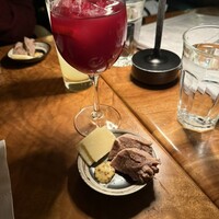 カルネジーオ イースト - 
