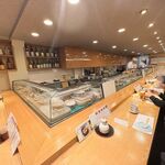 鮨政 - カウンター席とその中の様子