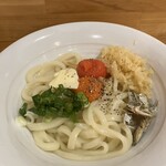 讃岐立食いうどん きりん屋 - 釜玉バター明太うどん（温）