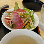 マーボー＆たんたん麺の店 シェ☆シェ - サラダも輝いてるー