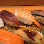 東鮨 新店 - 赤舎利と白舎利の違い