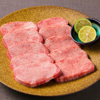 【生へのこだわり】丁寧に手切りする生タン