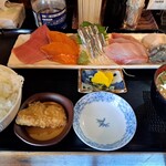 魚笑 - 豪華刺身定食ごはん大盛