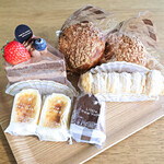 パティスリー もりん - チョコのショート、コルネ、まおのいしあたま、コルネ、リトル・ニューヨーク（チーズ、ショコラ）