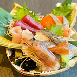 ニューおさかなセンター イチノニ - 三陸鮮魚の厳選刺し盛り(5点)