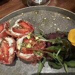 284 - いちごちゃんとチーズをハム？でくるくる