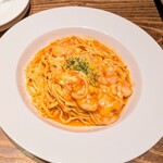 Bistro Amber - 海老とモッツァレラチーズのトマトパスタ