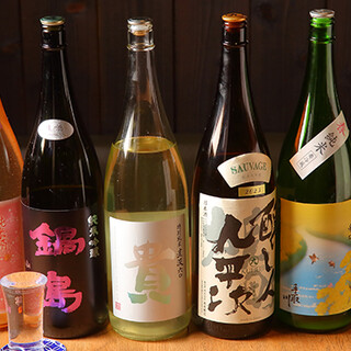 6～8種類ほどの厳選日本酒や、SNS映えするカクテルをご用意