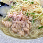 漢 - 鶏白湯生姜ラーメン・塩（鶏肉だんごを崩して）