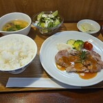 キッチン ブルー グローブ - 三元豚ロースソテー　ローズマリー香るブラッドオレンジソース